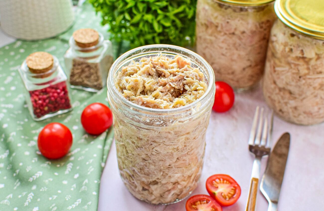 Тушенка из курицы в кастрюле