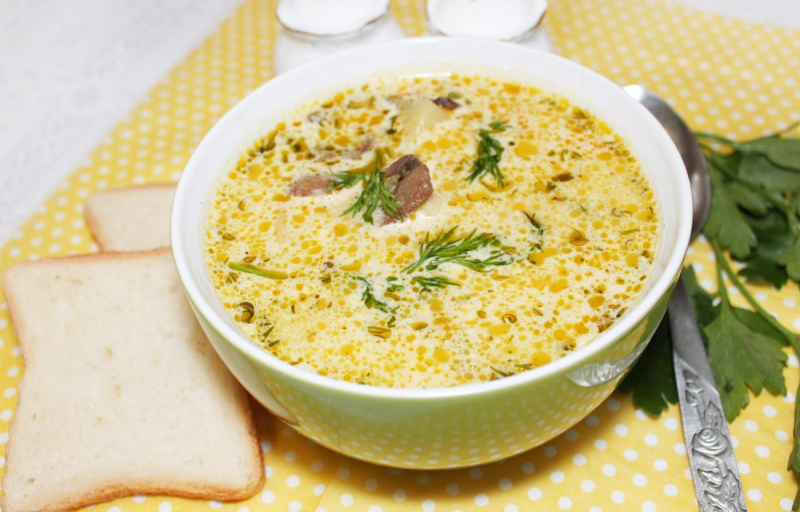 Сырный суп с курицей и грибами